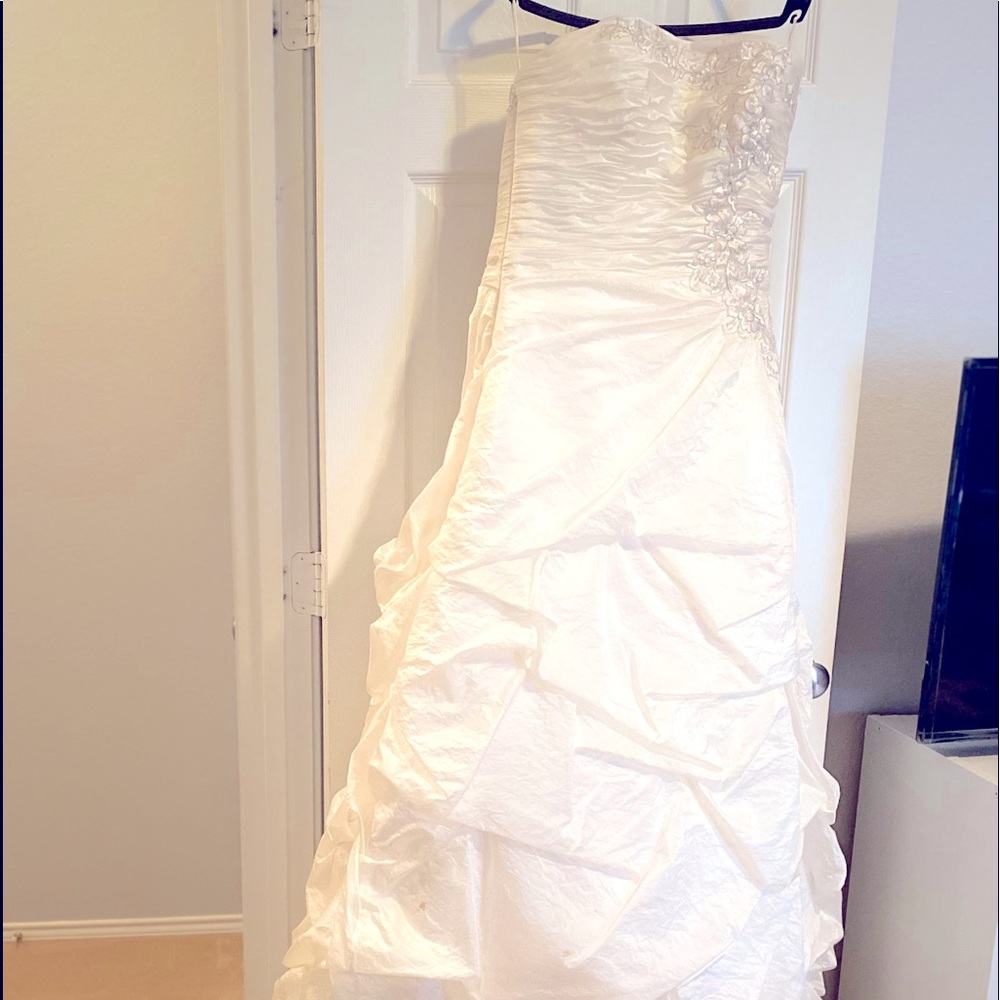 Used Beautiful Ivory Wedding Dress